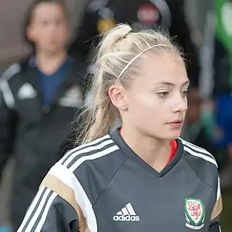 Estcourt tijdens de warming-up van een interland van Wales