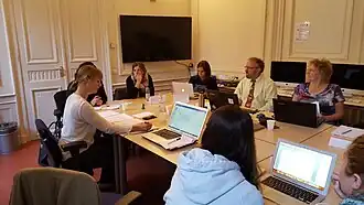 Studenten van de FASoS-faculteit van de Universiteit Maastricht aan het werk in de grote salon, 2015