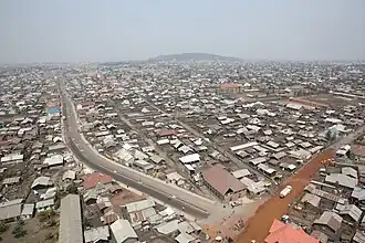De stad Goma in de provincie Noord-Kivu, aan de grens met Rwanda. Eind werd deze stad ingenomen door M23-rebellen. Midden 2013 werd ze na een offensief van het door de VN gesteunde regeringsleger herroverd.