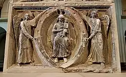 Benedenpaneel: engel met mandorla