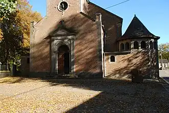 Voorgevel van de kerk