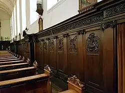 Lambrisering en biechtstoelen