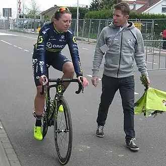 Gene Bates naast Annemiek van Vleuten in 2017