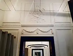 Stucdecoraties in winkelunit