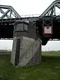 Oude sluis - Controleruimte ingebouwd in brug