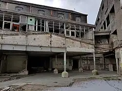 Vormenmakerij en Molengebouw (rechts) vanaf het binnenterrein