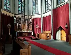 Detail koor met hoofdaltaar