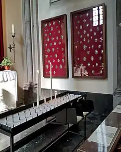 Ex voto's aan de zijwand