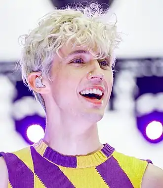 Troye Sivan tijdens een optreden op Capital Pride (2018).