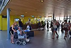 Aankomsthal met servicebalie in 2018