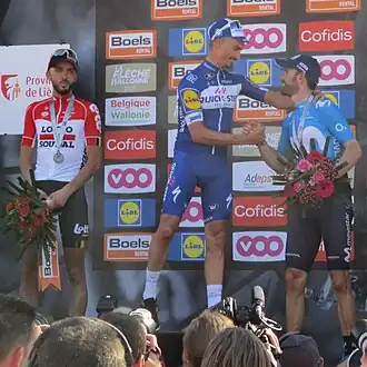 Vijfvoudig winnaar Valverde feliciteert Alaphilippe