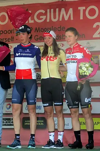 De winnaars op het eindpodium in Geraardsbergen
