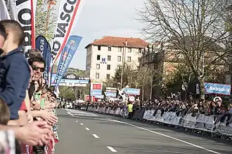 De aankomst van de etappe in Zarautz in de editie van 2018