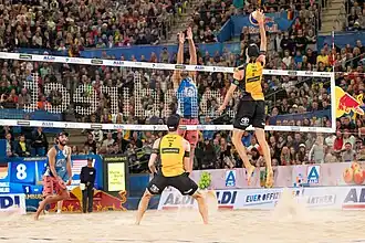 Wedstrijd tussen Lucena en Dalhausser (VS) en Thole en Wickler (Duitsland) bij de WK in Hamburg (2019)