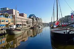 Oostzijde Willemskade vanaf de Prins Hendrikbrug