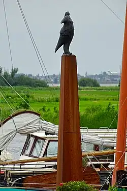 Beeld Aukje van de Elfstedentocht door Evert van Hemerts bij het Slotergat