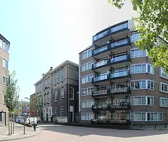 Dirk Smitsstraat met links NIVON (juli 2019)