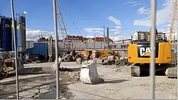 De bouwplaats aan de zuidkant van de spoorlijn in maart 2019.