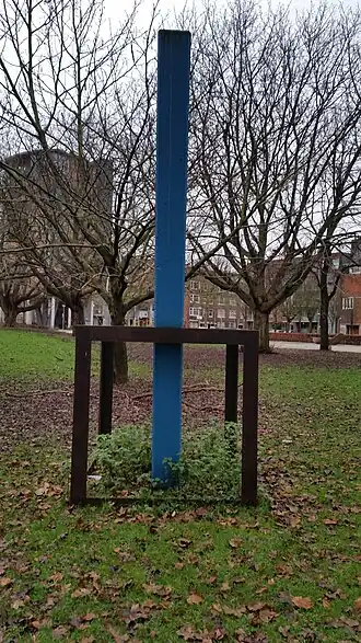 Dwazen denken te beschermen op een druilerige dag (november 2019)