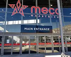 Hoofdingang noordoostzijde