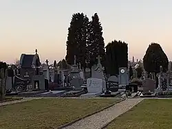 Links de kerkhofkapel