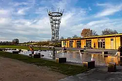 Waterpartij en scoutinggebouw