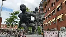 Beeld Sam van Houtenstraat (bij nr 2) (augustus 2020)