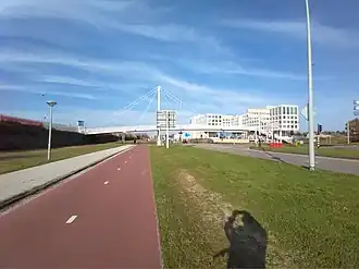 Brug 1261 met op de achtergrond Endemol (november 2020)