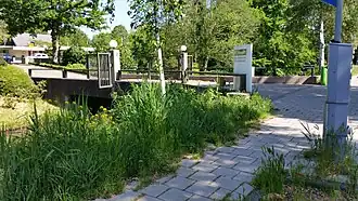 Brug 2188 met op de achtergrond uitvaartcentrum (mei 2020)