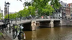 Zijaanzicht van de Reesluis (mei 2020)