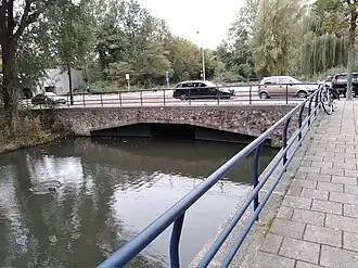 Voorgrond Brug 718 met waterhoen; links brug 717 (oktober 2020)