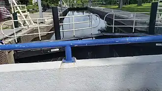 Cramergrachtsluis gezien vanaf brug 1831 (juli 2020)