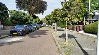 Dijsselhofplantsoen gezien vanaf nr 2-4 richting westen (augustus 2020)