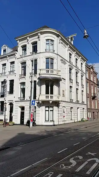 Links 1e Constantijn Huygensstraat 120; rechts Vondelstraat 72 (mei 2020)