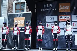 De ploeg bij de start van de Waalse Pijl 2020