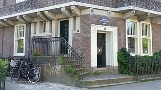 Gabriël Metsustraat 34 heeft twee ingangen (april 2020)