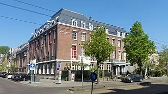 Gabriël Metsustraat 11-13 op hoek Van Miereveldstraat (april 2020)