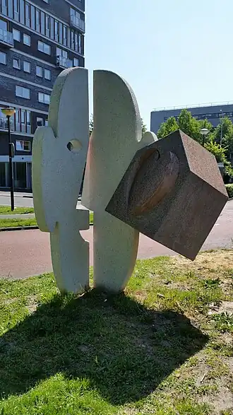 Het geheim en het bewijs (mei 2020) ”huis als schelp tegen oor gedrukt”