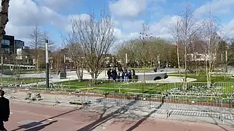 Prinses Amaliaplein (maart 2020) met op de achtergrond de Minervalaan