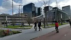 De Strawinskylaan en zijn bebouwing gezien vanuit de Prinses Irenestraat en het Prinses Amaliaplein