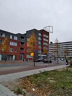 Raammannetje achter geopend venster (oktober 2020)