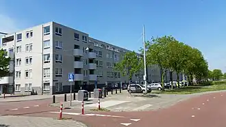 Bernard Shawingel met links de Bertholdbrechtstraat en rechts het Abcouderpad (mei 2020)