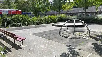 Speelplaats Witte Klok met iglo, zandbak en duikelrekken (juli 2020)