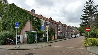 De Van der Vijverstraat gezien vanuit de Nic. de Roeverstraat (september 2020)