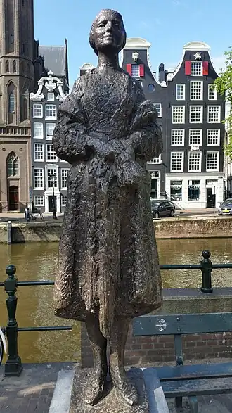 Vrouw met stola (augustus 2020)
