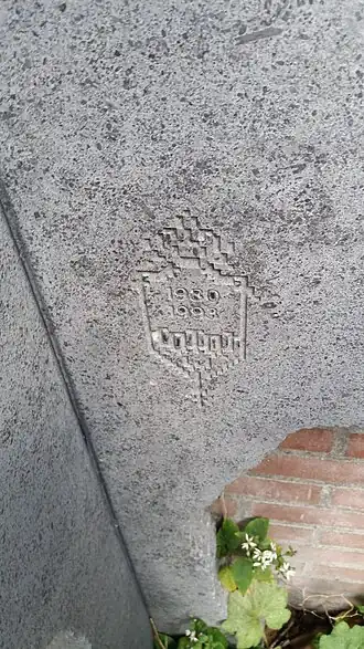 Inscriptie op beeld (augustus 2020)