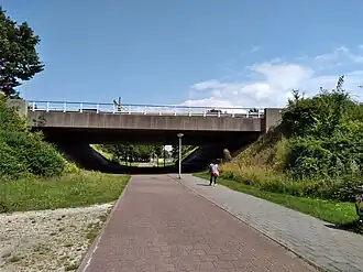 Brug 1051 vanaf het Zilvermeeuwpad (augustus 2021)