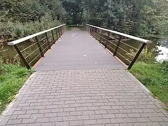 Brug 1180 met wijkende leuningen (september 2021)