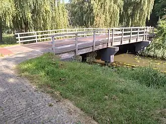 Brug 1340 met sculpturale pijlers (september 2021)