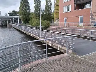 Brug 1894 naar metrostation (oktober 2021)